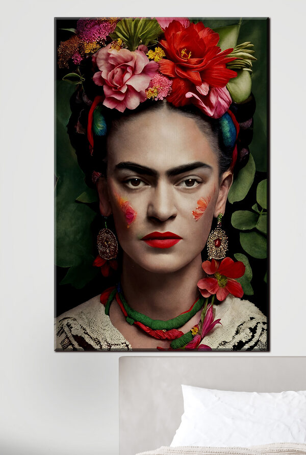 Une femme avec des fleurs dans les cheveux Une femme avec des fleurs dans les cheveux