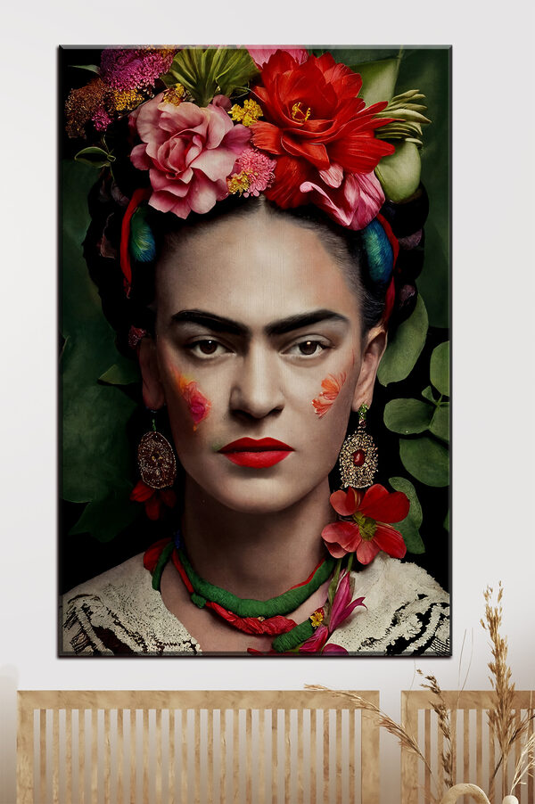 Une femme avec des fleurs dans les cheveux Une femme avec des fleurs dans les cheveux