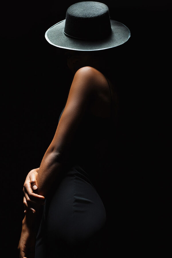 Une femme avec un chapeau Une femme avec un chapeau