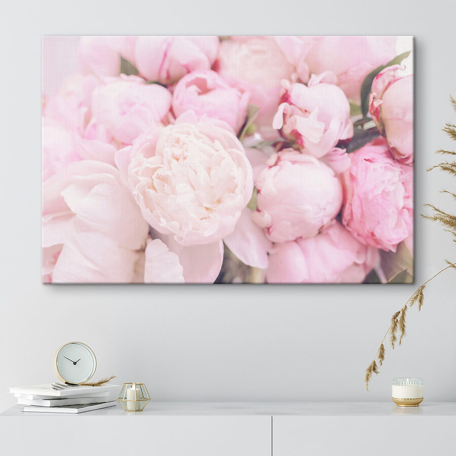 Un groupe de fleurs roses