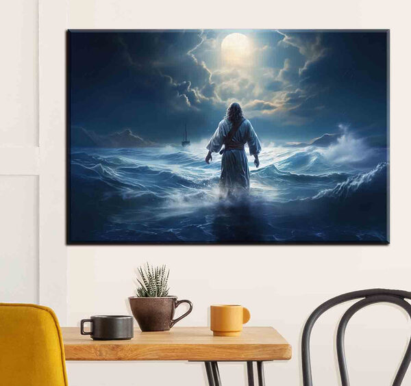 Un homme en robe de chambre debout dans l'eau Un homme en robe de chambre debout dans l'eau