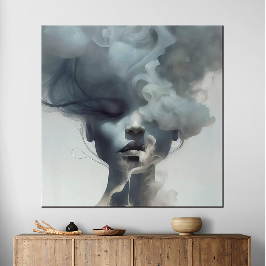 Une femme avec de la fumée dans les cheveux