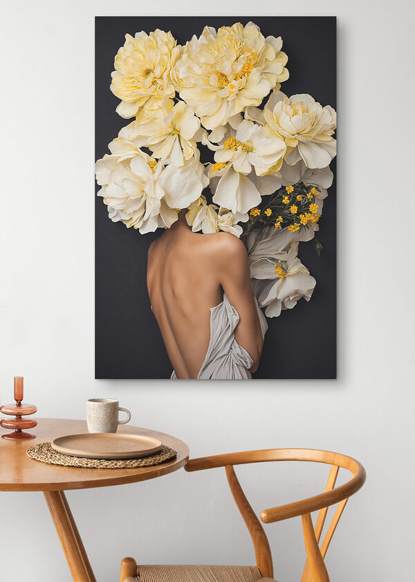 Une femme avec des fleurs sur la tête Une femme avec des fleurs sur la tête