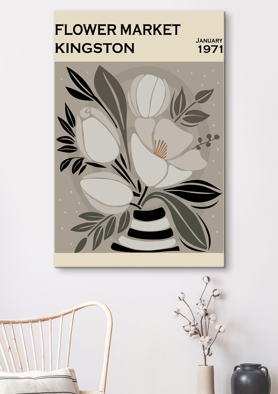 Une fleur blanche avec des feuilles noires