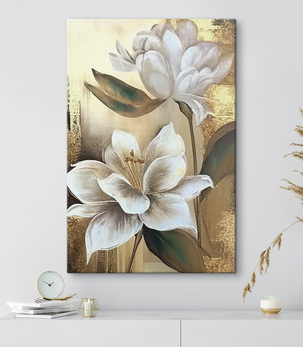 Une peinture de fleurs sur un mur Une peinture de fleurs sur un mur