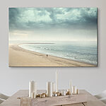 Tableaux Une personne marchant sur une plage