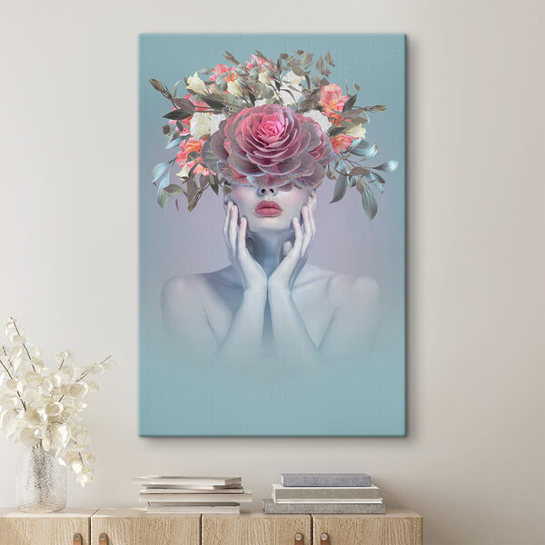 Une femme avec des fleurs sur la tête Une femme avec des fleurs sur la tête