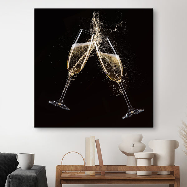 Deux coupes de champagne avec éclaboussures Deux coupes de champagne avec éclaboussures