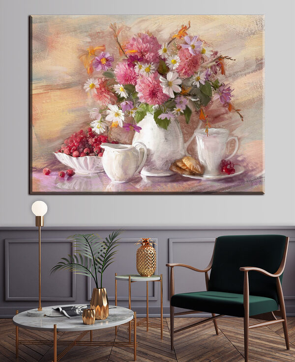 Une peinture de fleurs dans un vase et un bol de croissants Une peinture de fleurs dans un vase et un bol de croissants