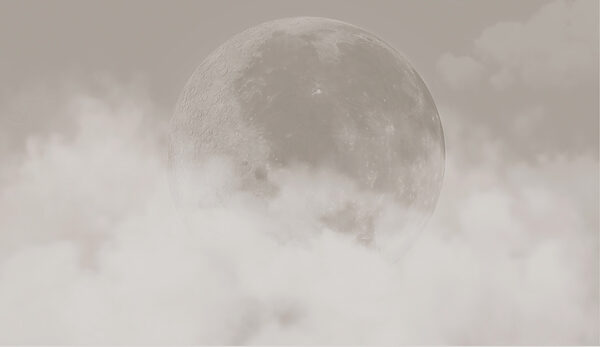 Une lune dans les nuages Une lune dans les nuages