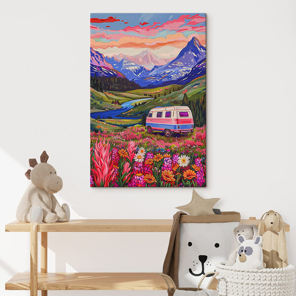 Une camionnette traversant une vallée avec des fleurs et des montagnes Une camionnette traversant une vallée avec des fleurs et des montagnes