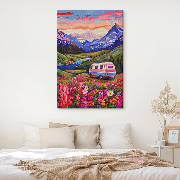Une camionnette traversant une vallée avec des fleurs et des montagnes Une camionnette traversant une vallée avec des fleurs et des montagnes