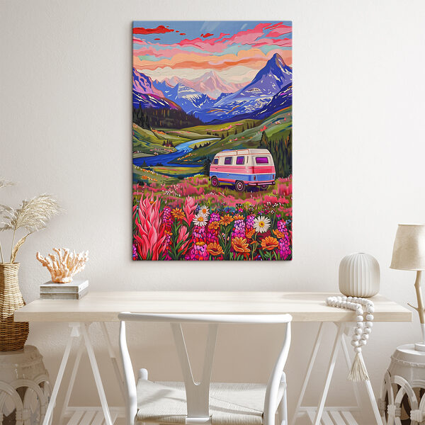 Une camionnette traversant une vallée avec des fleurs et des montagnes Une camionnette traversant une vallée avec des fleurs et des montagnes