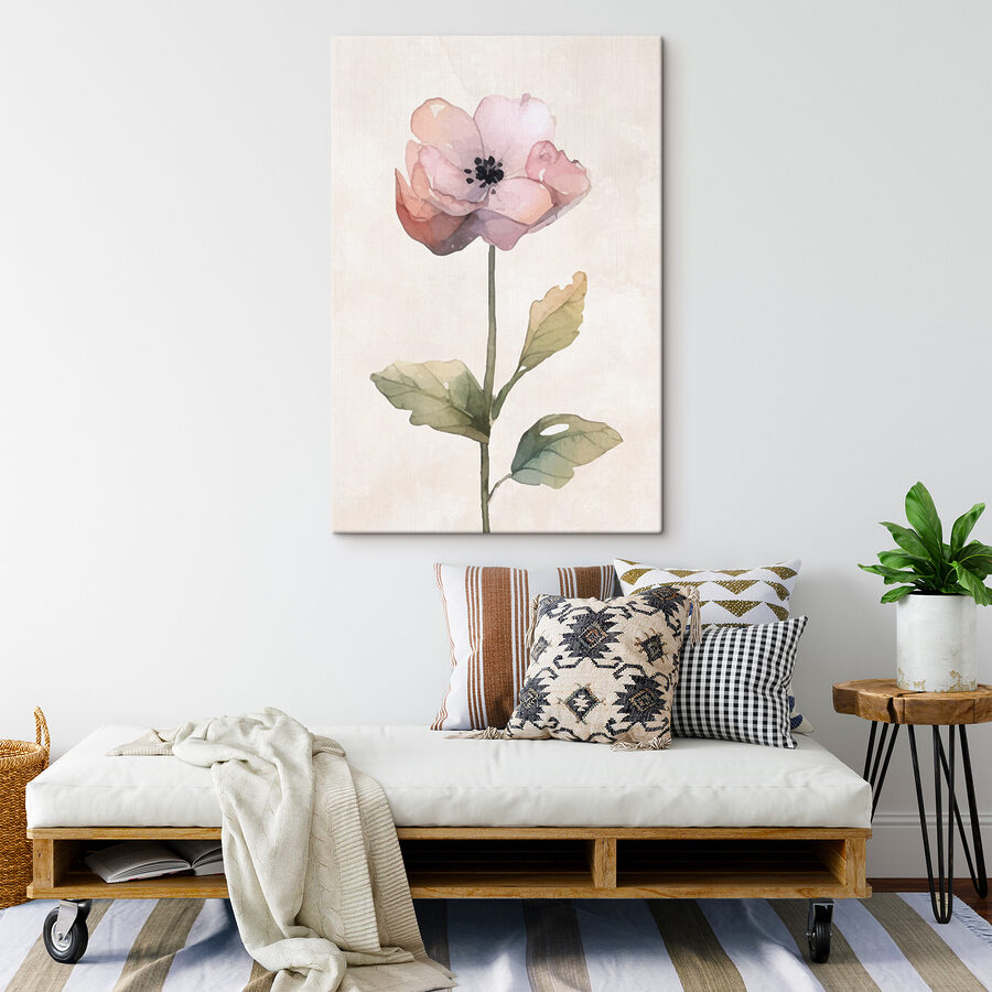 Une fleur rose avec des feuilles vertes Une fleur rose avec des feuilles vertes
