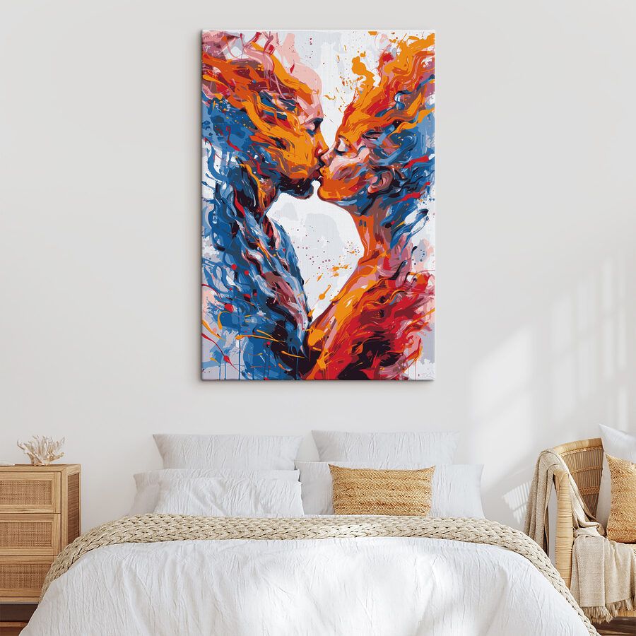 Un homme et une femme s'embrassent