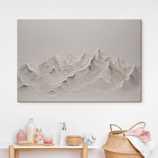 Une chaîne de montagnes blanche et enneigée Une chaîne de montagnes blanche et enneigée
