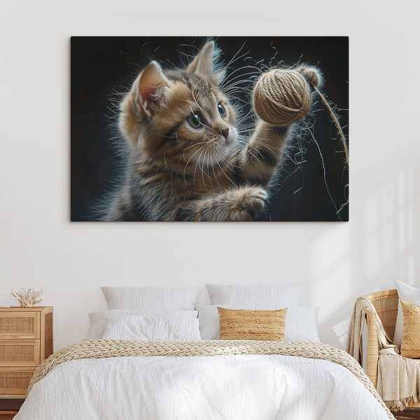 Un chat jouant avec une pelote de laine Un chat jouant avec une pelote de laine