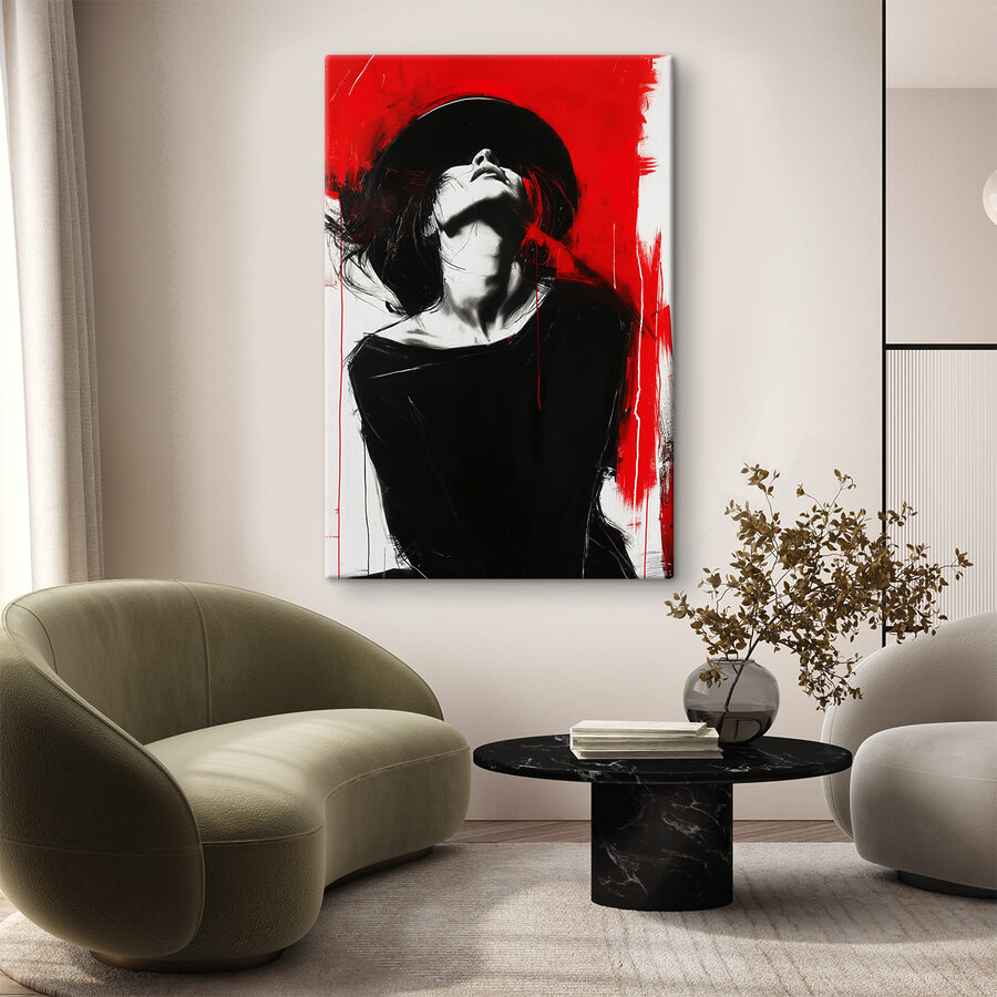Une femme avec un chapeau noir sur fond rouge Une femme avec un chapeau noir sur fond rouge