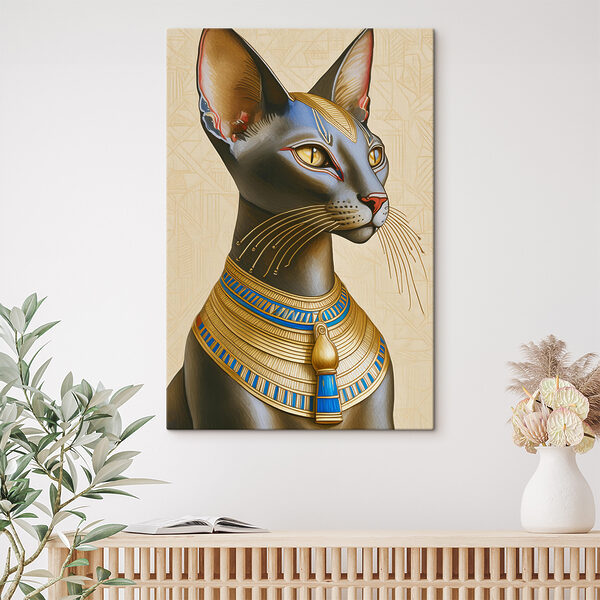 Chat majestueux paré d'un collier royal Chat majestueux paré d'un collier royal