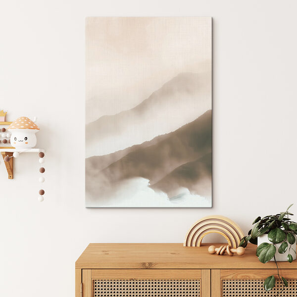 Une chaîne de montagnes brumeuse Une chaîne de montagnes brumeuse