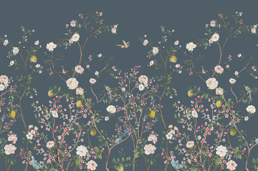Un papier peint avec des fleurs et des oiseaux