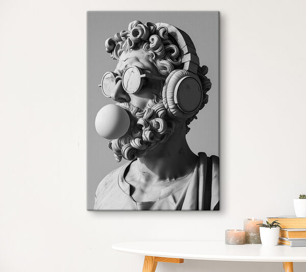 Une statue d'un homme avec des écouteurs et un chewing-gum Une statue d'un homme avec des écouteurs et un chewing-gum