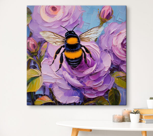 Une abeille sur une fleur Une abeille sur une fleur