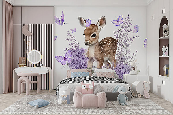 Bébé cerf entouré de fleurs violettes Bébé cerf entouré de fleurs violettes