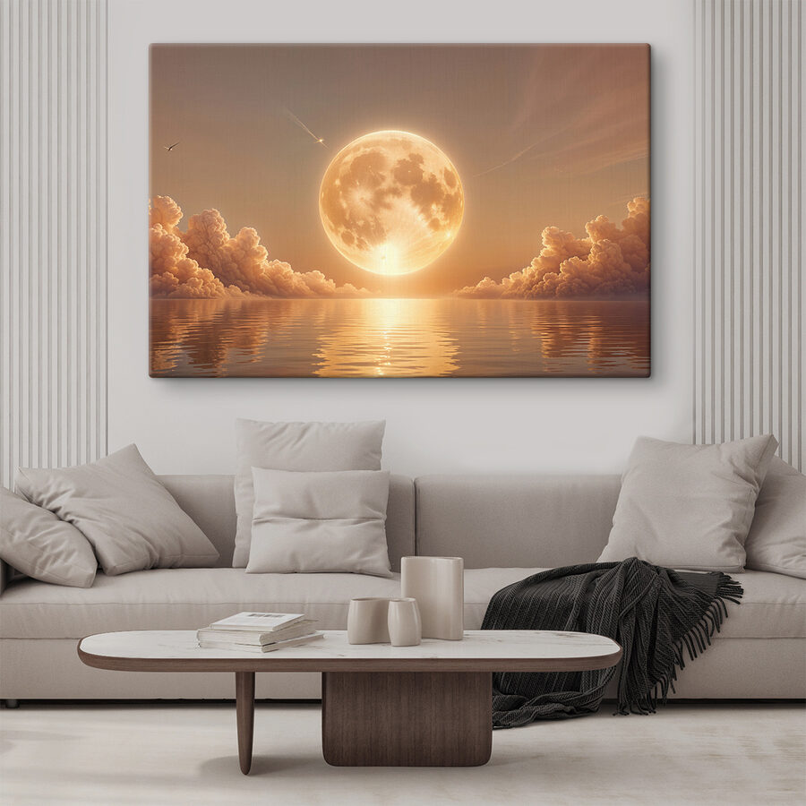 Lune et nuages dans le ciel