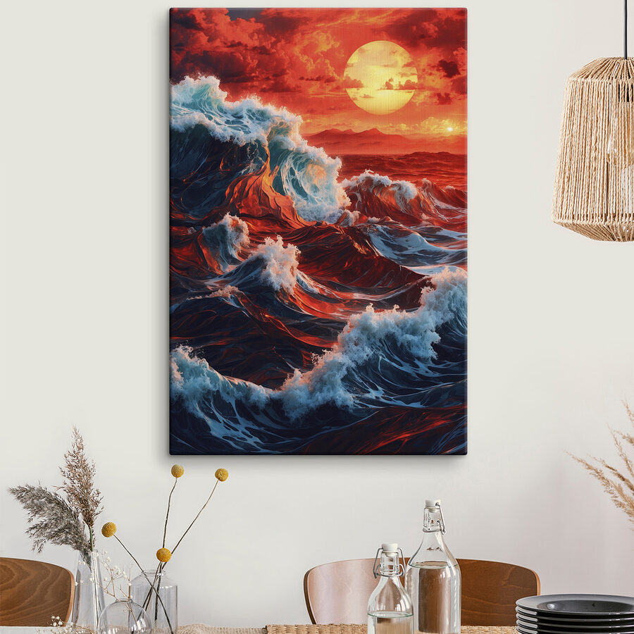 Vagues dans l'océan au coucher du soleil