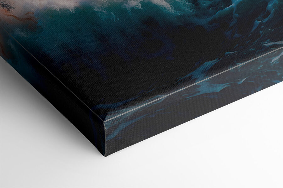 Grandes vagues avec feu et fumée