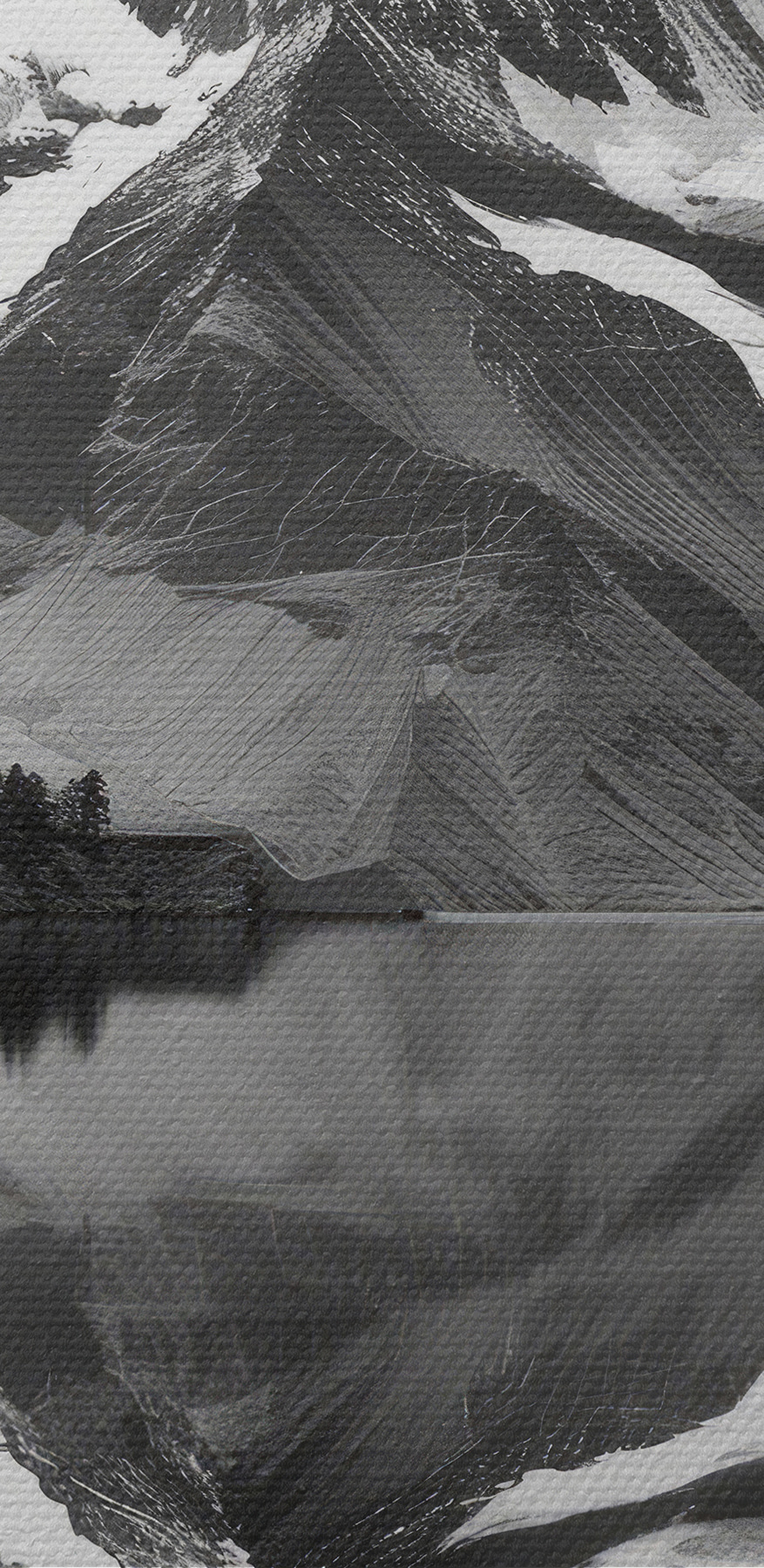 Montagne avec lac et arbres