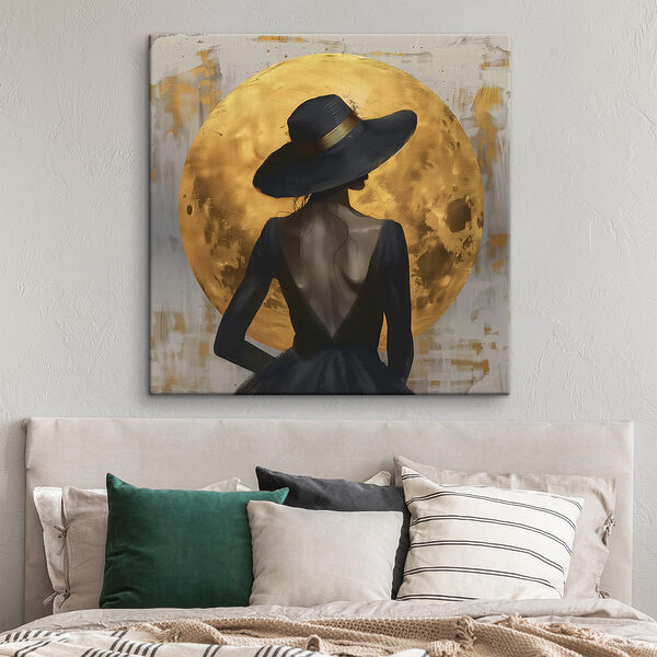Femme en robe noire et chapeau Femme en robe noire et chapeau