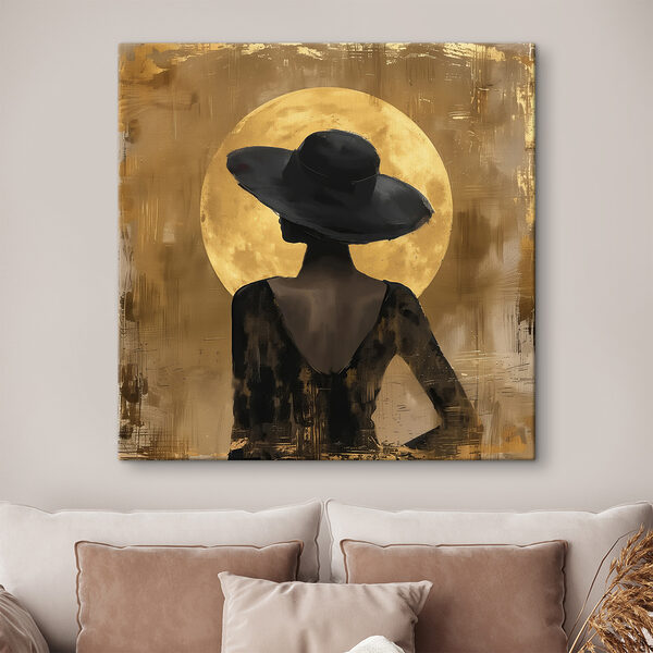 Femme en robe noire et chapeau Femme en robe noire et chapeau