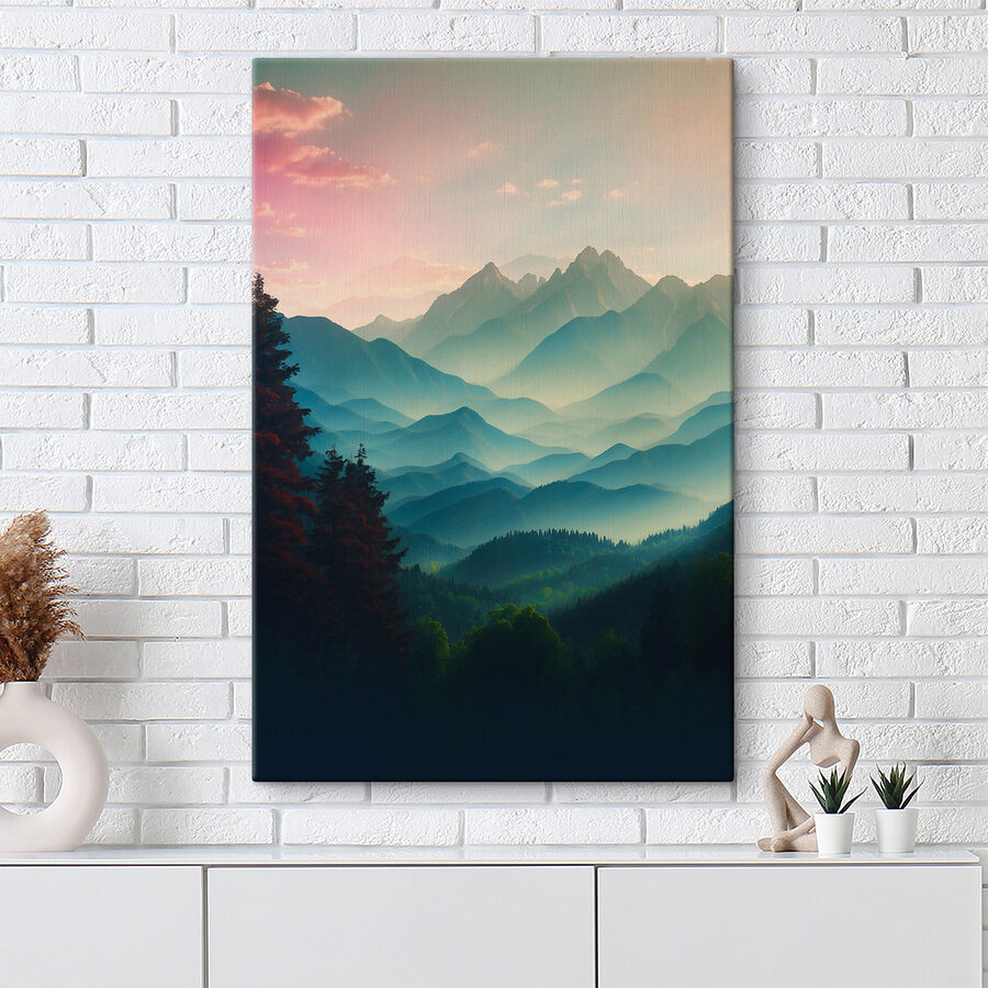Chaîne de montagnes avec arbres et nuages