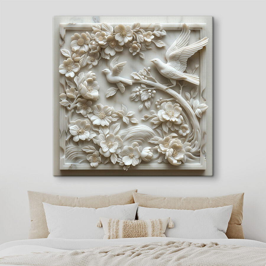 Sculpture blanche d'oiseaux et de fleurs