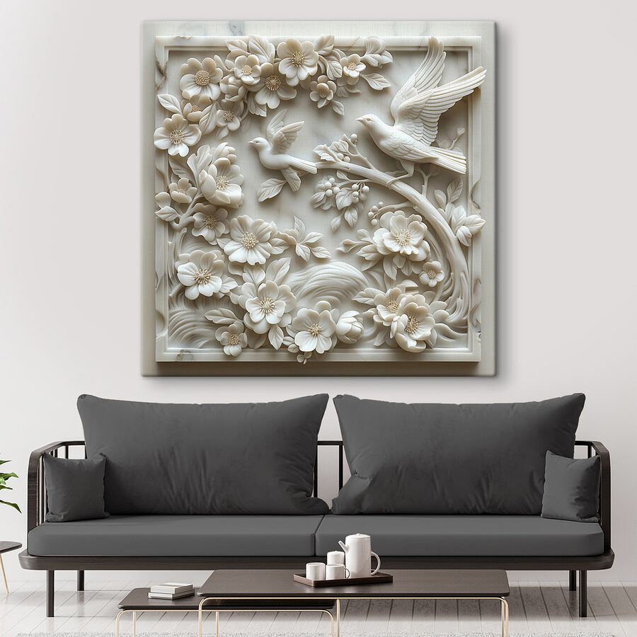 Sculpture blanche d'oiseaux et de fleurs