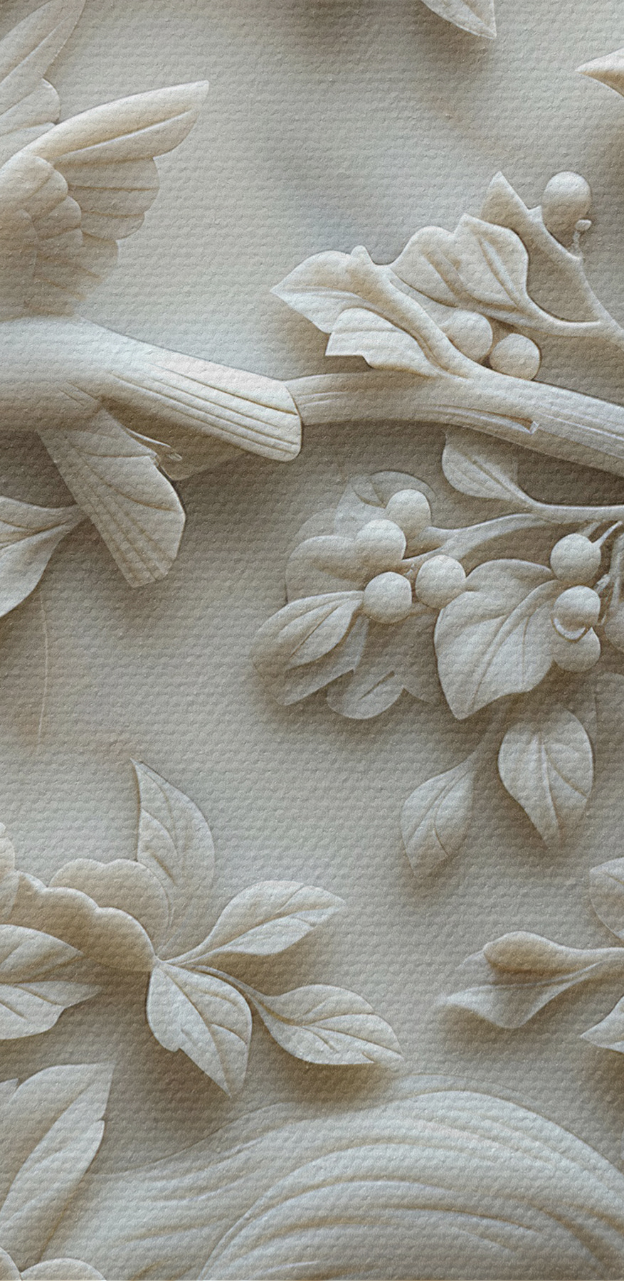Sculpture blanche d'oiseaux et de fleurs