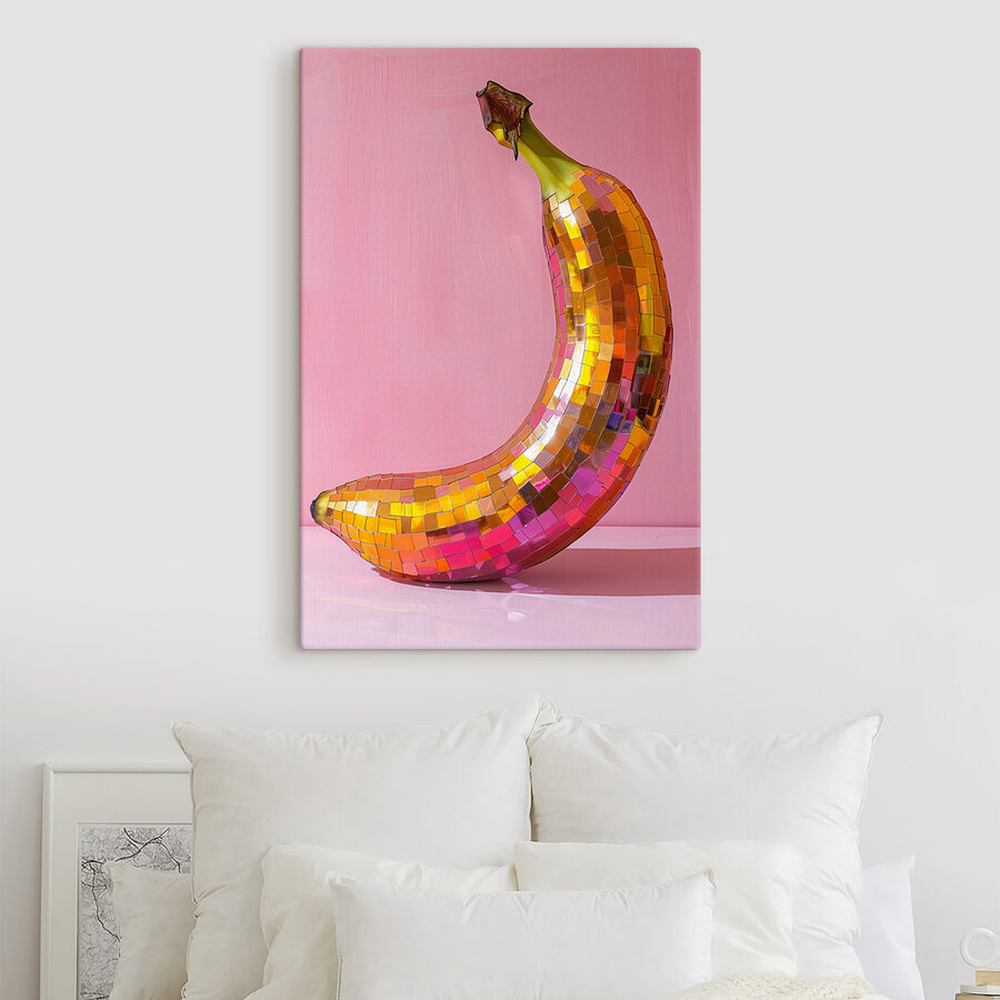 Banane miroir colorée sur fond rose