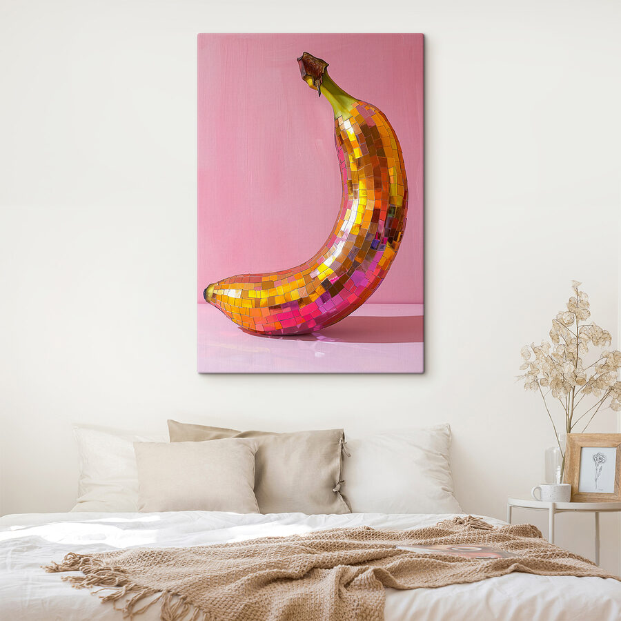 Banane miroir colorée sur fond rose