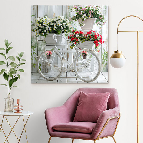 Vélo avec des fleurs dans des paniers Vélo avec des fleurs dans des paniers