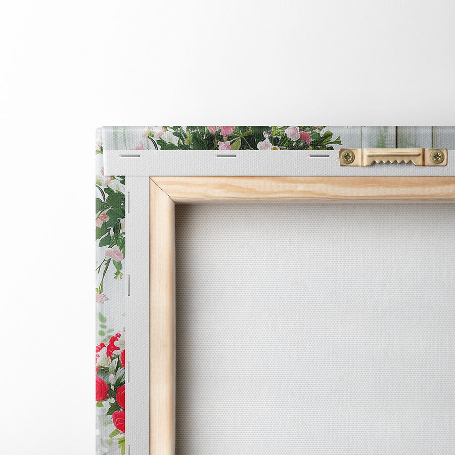 Vélo avec des fleurs dans des paniers