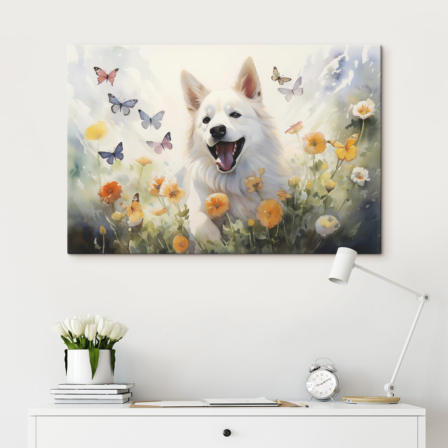 Chien blanc avec des papillons dans un champ de fleurs