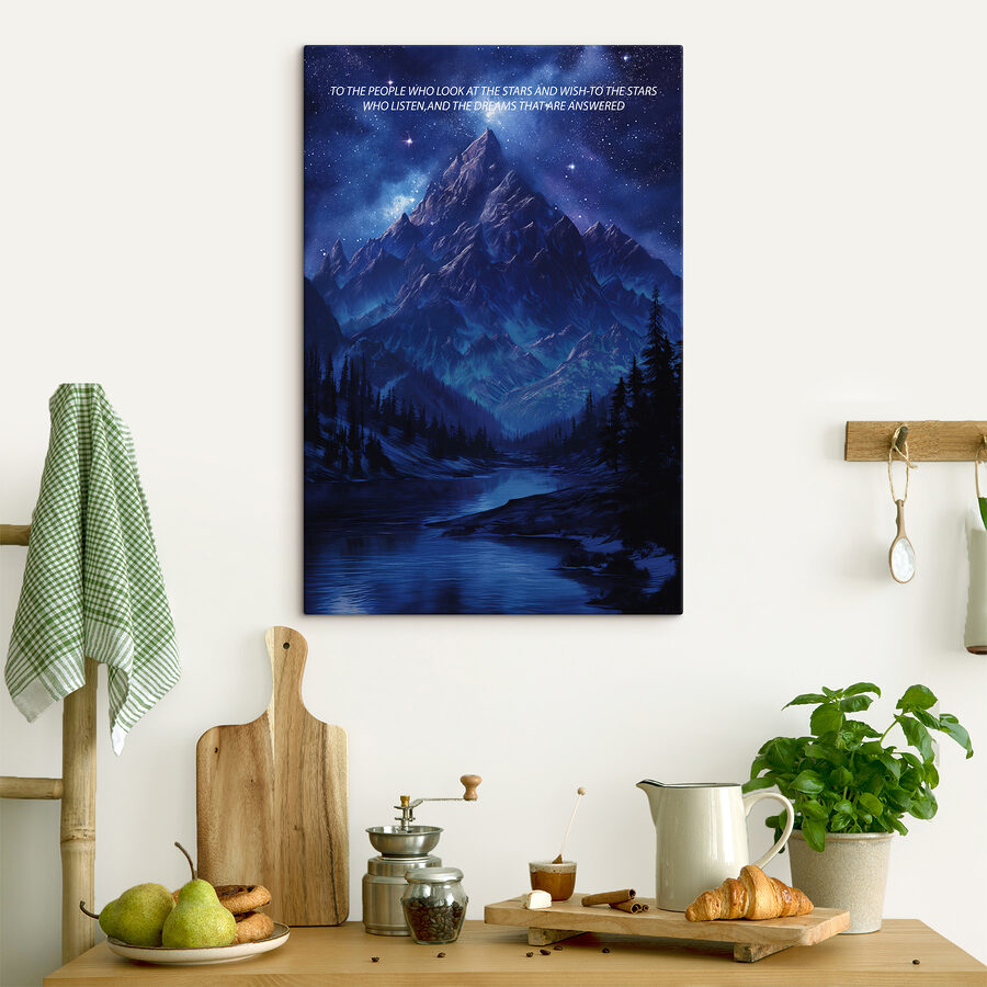 Chaîne de montagnes avec des arbres et une rivière