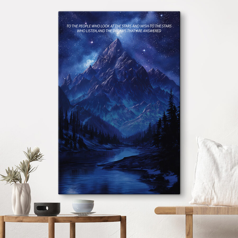 Chaîne de montagnes avec des arbres et une rivière