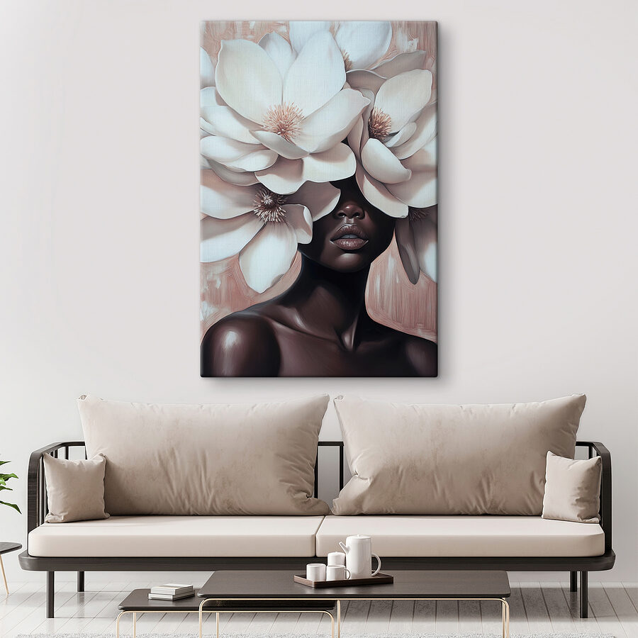 Femme avec des fleurs dans les cheveux