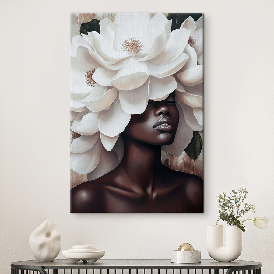 Femme avec des fleurs blanches sur la tête Femme avec des fleurs blanches sur la tête