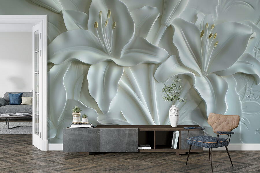 Sculpture de fleurs blanches sur un mur
