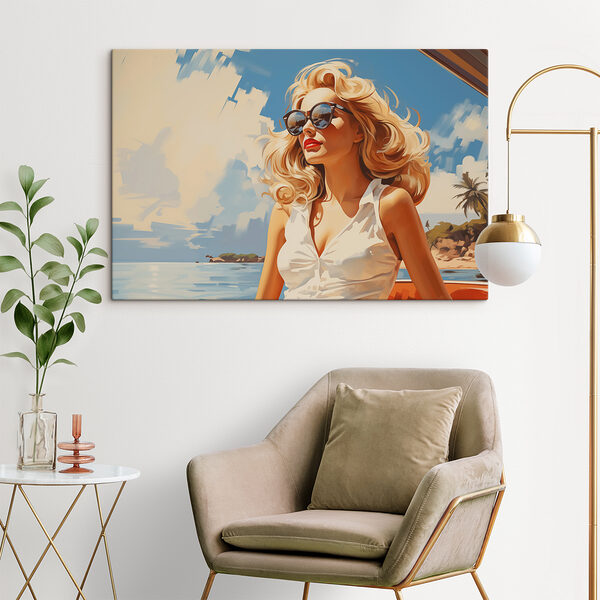 Femme portant des lunettes de soleil et une robe blanche Femme portant des lunettes de soleil et une robe blanche
