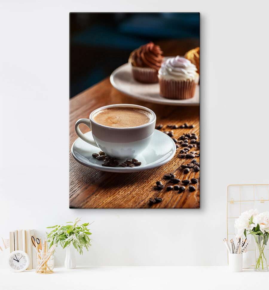 Tasse de café et petits gâteaux sur une table